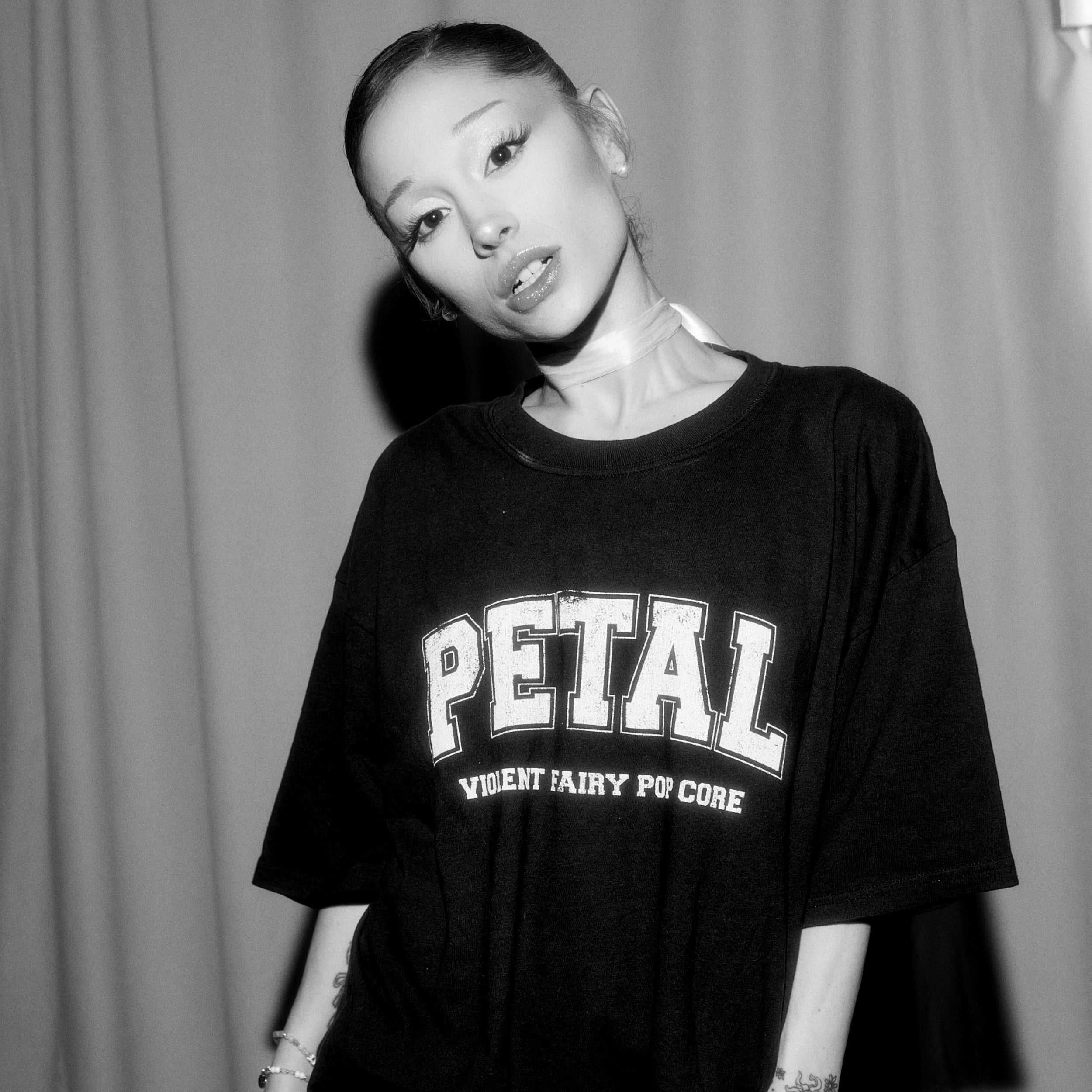 petal core t-shirt (black)